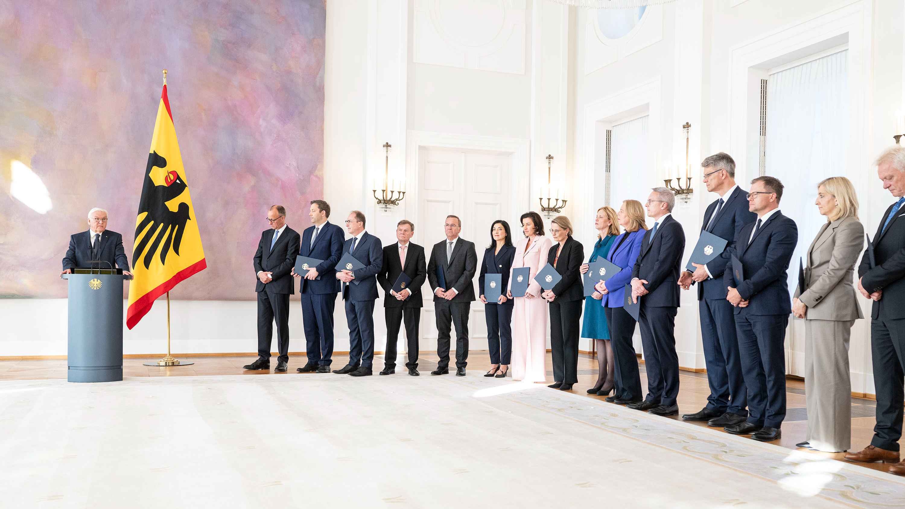 Bundesregierung Friedrich Merz und Minister bei Vereidigung