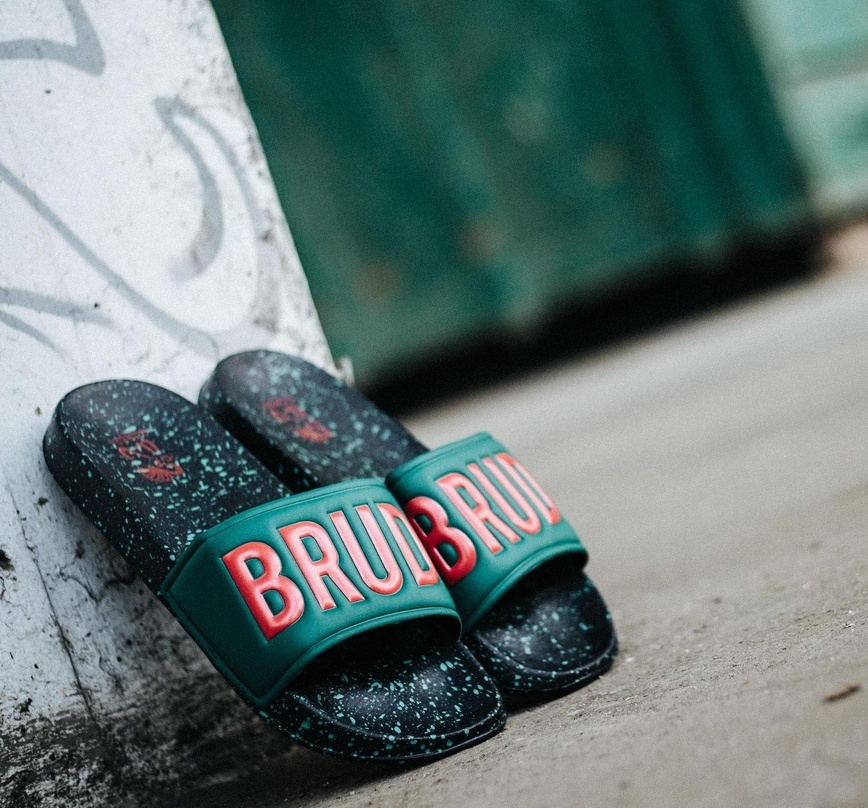 Ein Produkt von Warner und dem Modelabel Chabos IIVII des Rappers Haftbefehl: Die Brudiletten