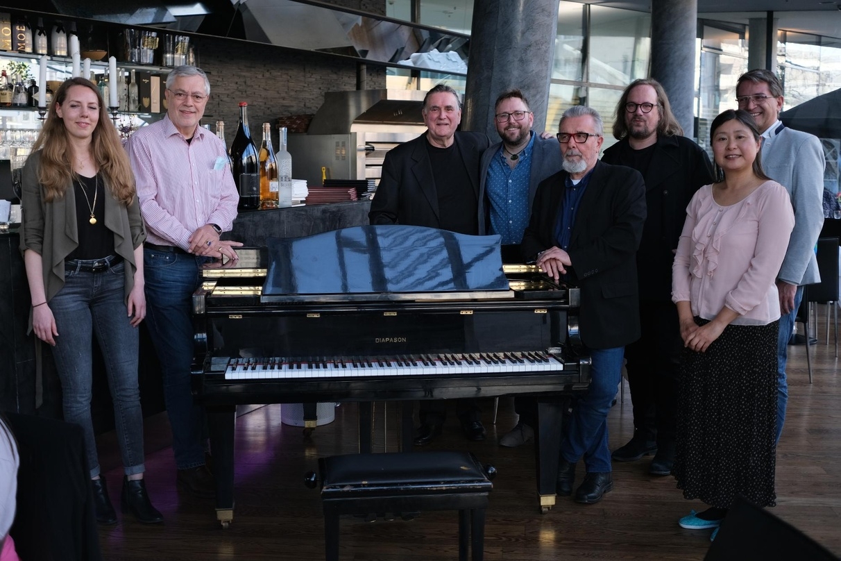 Bei der Premiere von "Son of Cornwall" (v.l.n.r.): Katrina Schad, MFG, Peter Erasmus, Atleier am Bollwerk, John Treleaven, Tenor und Protagonist, Lawrence Richards, Regie, Gerhard Klein, Der Filmverleih GmbH, Christoph Nühlen, Koproduzent, Reiko Emura, Pianistin, Michael Morgott, Koproduzent