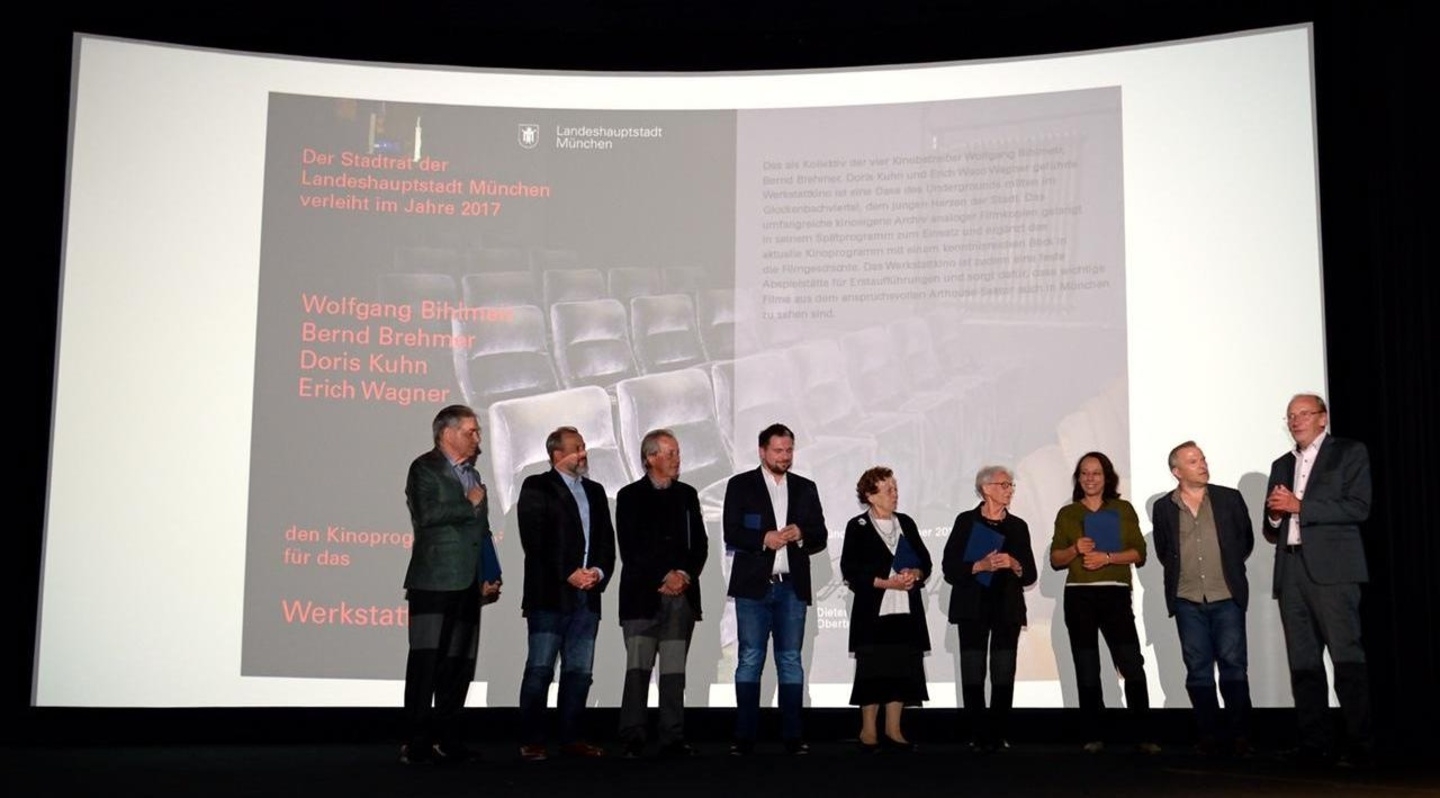 Die Gewinner der Kinoprogrammpreise der Landeshauptstadt München mit Kulturreferent Hans-Georg Küppers (rechts im Bild)