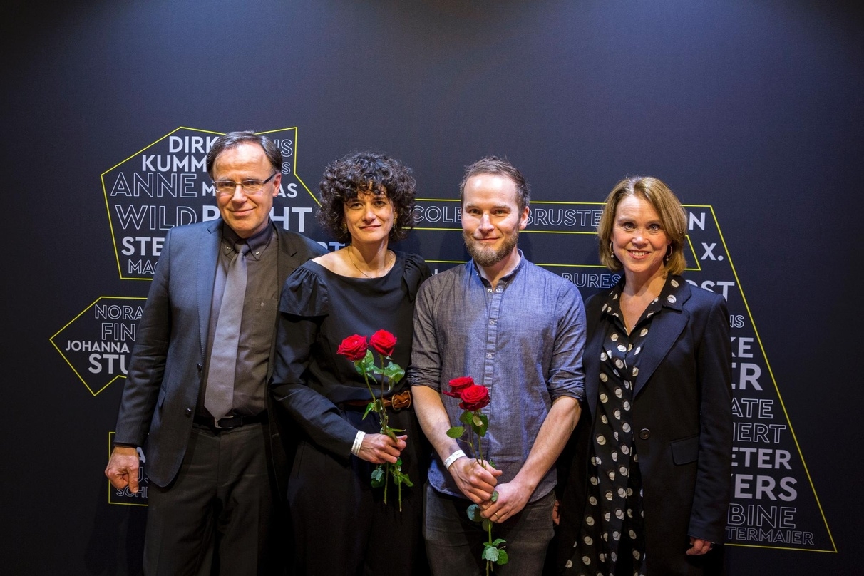 Die Gewinner des Thomas Strittmatter Preis 2018 Gabriele Simon (2.v.l.) und Finn-Ole Heinrich (2.v.r.) mit Kulturstaatssekretärin Petra Olschowski (rechts im Bild) und MFG-Geschäftsführer Carl Bergengruen