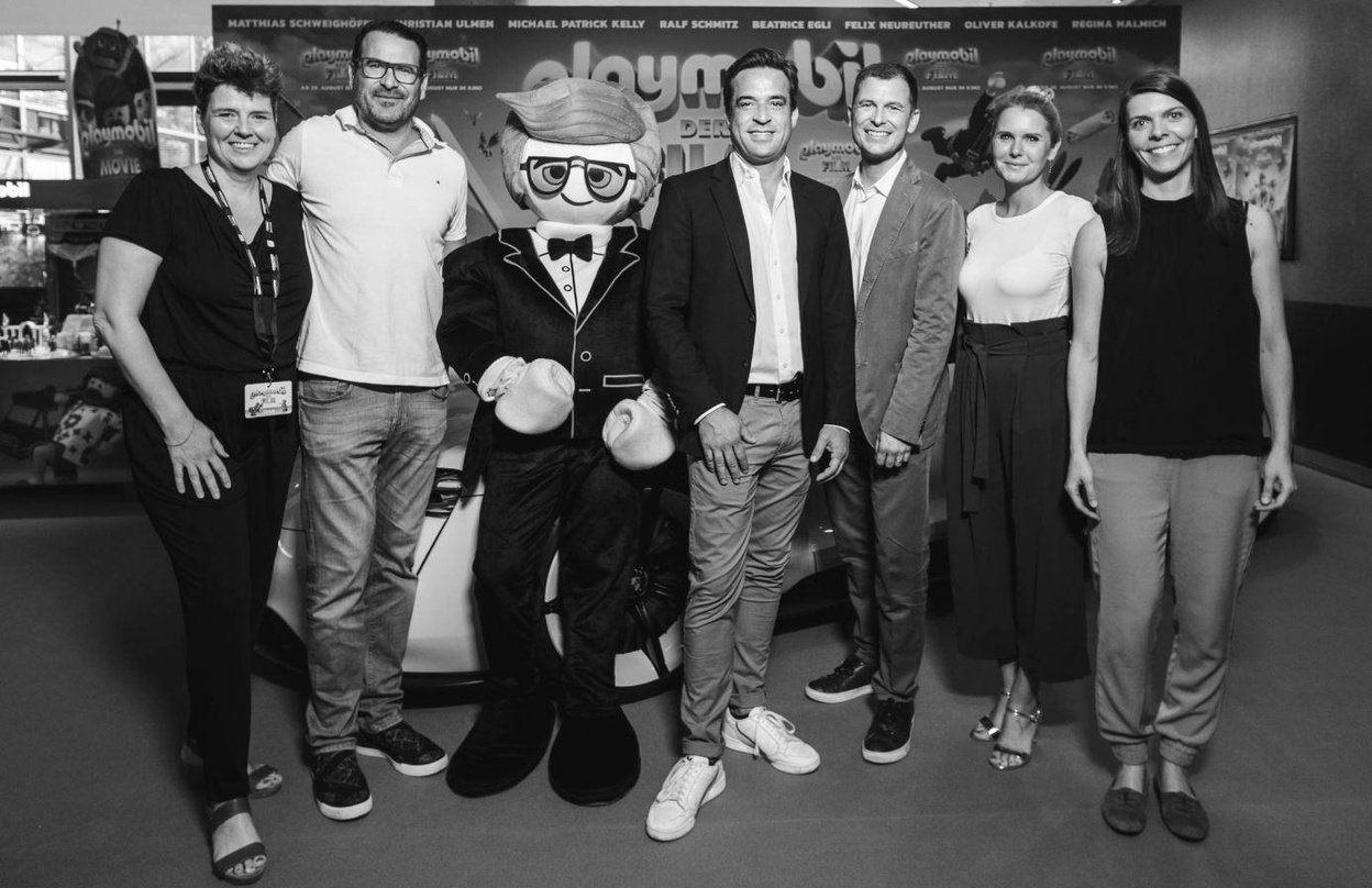 Bei der Kinopremiere von "Playmobil: Der Film" in München (von links): Christine Brand, Ivica Maracic, Rex Dasher, Arndt Seelig, Lars Wagner, Sandra Bromba und Nina Pogarell