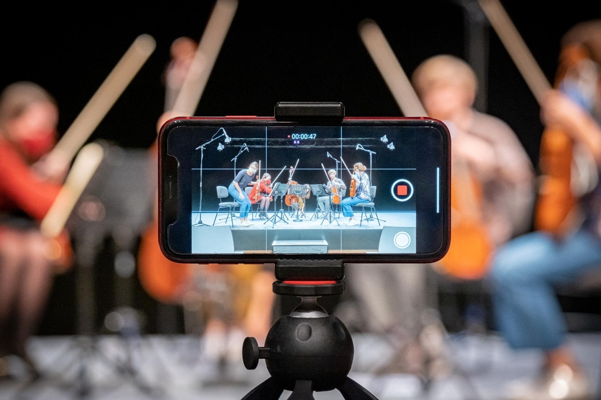 Knüpft sich virtuelle Konzerte vor: ein Forschungsprojekt