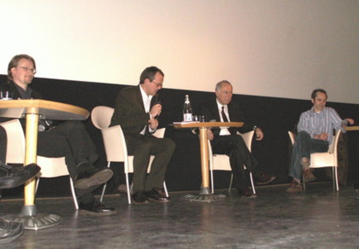 V. l. n. r.: Frans Tönsmann (Redaktion Spielfilm, WDR), Moderator Kim Ludolf Koch, Michael Schmid-Ospach (Filmstiftung NRW), Eddy Schreiber (Berengar Pfahl Film)