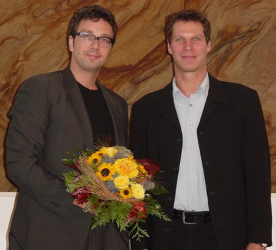 Besiegelten den Vertrag: Manuel Tessloff (l.) und Dietmar Schlumbohm
