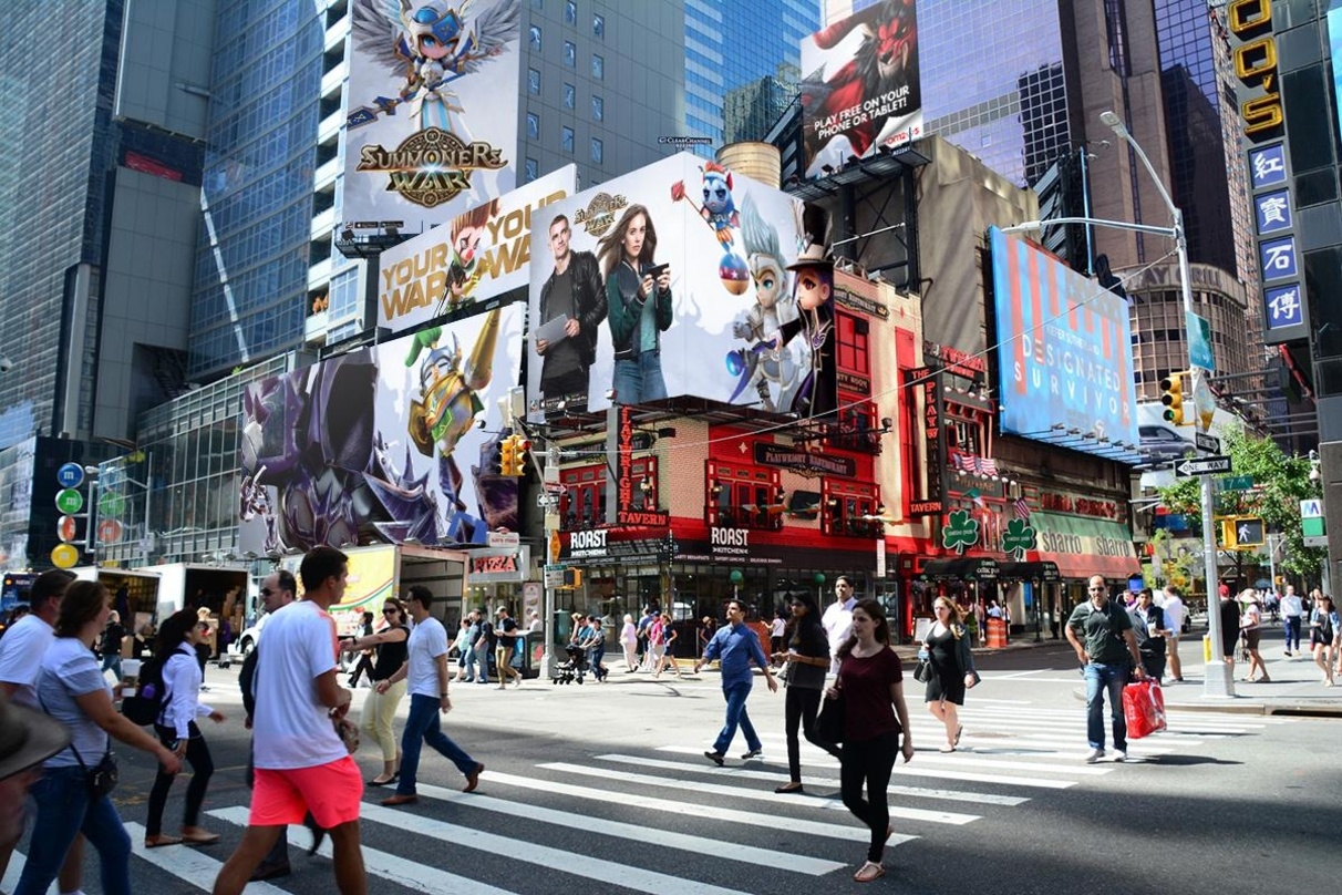 "Summoners War"-Werbung am Times Square in New York
