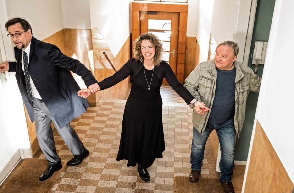 Janis Rebecca Rattenni mit Jan Josef Liefers und Axel Prahl