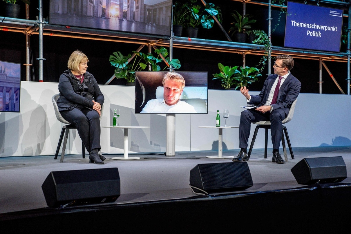 Beim Politikpanel (von links): Bettina Hagedorn (SOD), Thomas Bareiß (CDU; per Bildschirm zugeschaltet) und Moderator Georg Ehrmann