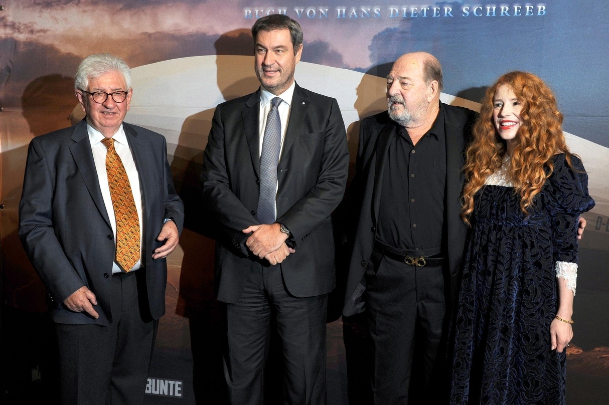­Bei der Premiere (von links): Hans Dieter Schreeb, Markus Söder, Ralph und Laura Siegel