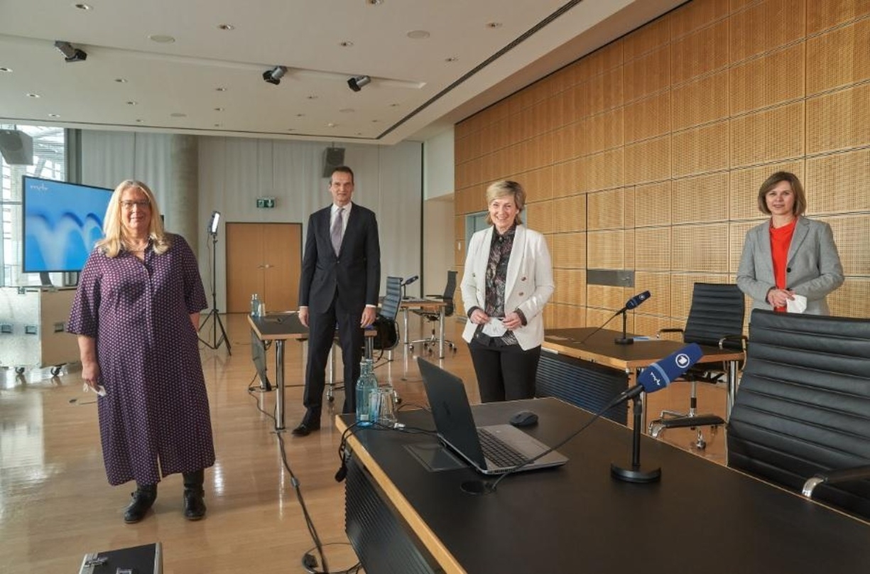 Jana Brandt, Klaus Brinkbäumer, Karola Wille und Ines Hoge-Lorenz auf der Programm-PK des MDR