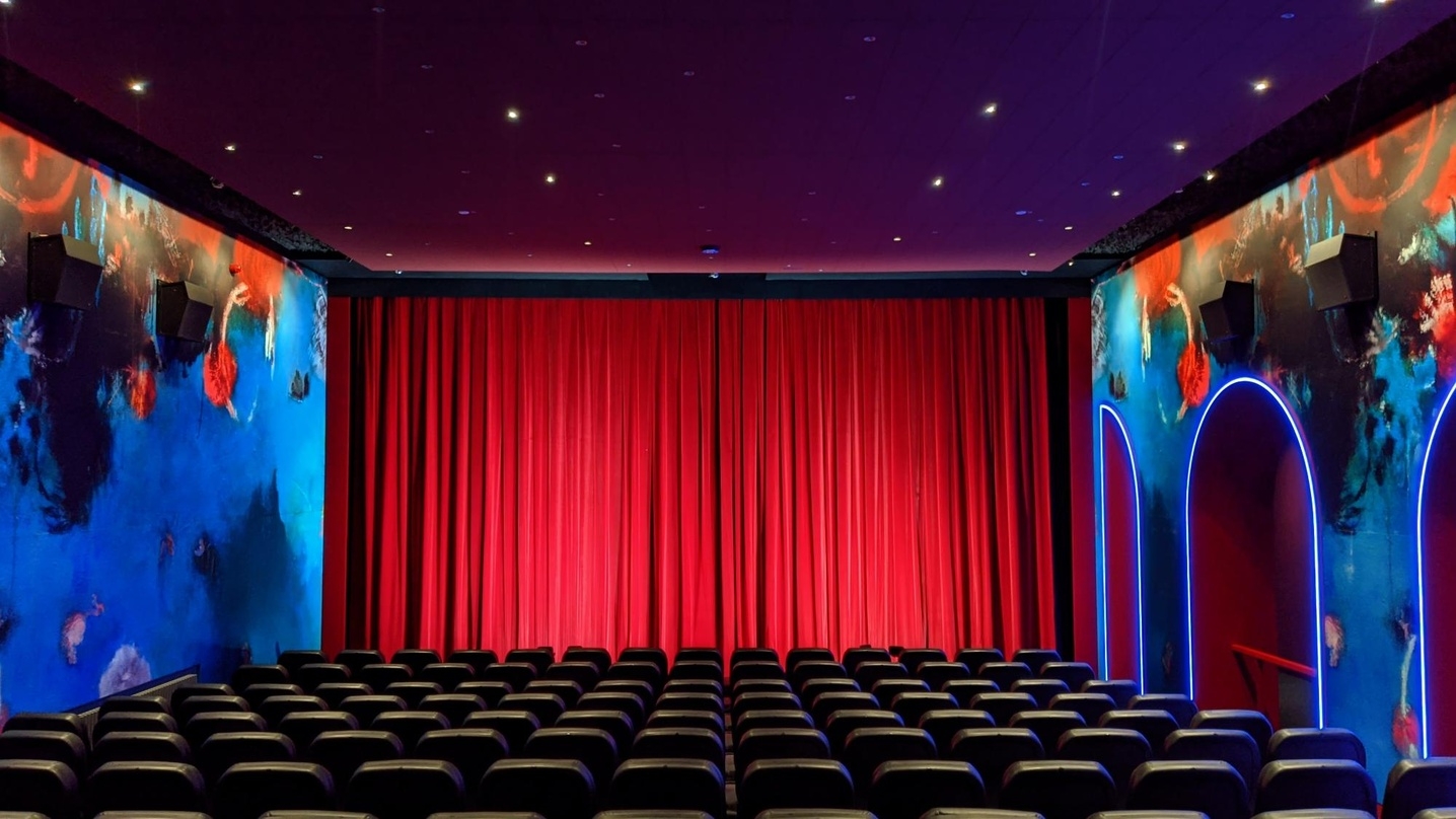 Der neugestaltete große Saal im Kino Blauer Stern