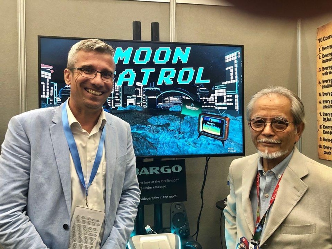 Hans Ippisch und Scott Tshumura, dem Producer des ersten Moon Patrol, spielten in Los Angeles das Retro-Game aus den 80ern.