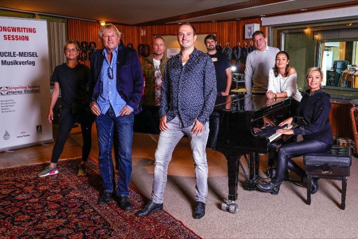 Trafen sich in den Hansa-Studios zur ersten Songwriting-Session des Lucile-Meisel Musikverlags: Künstler und Autoren