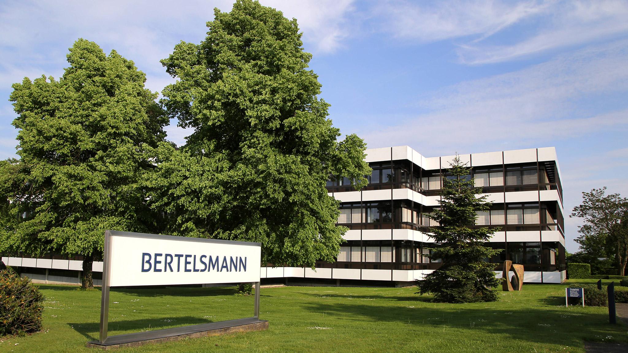 Der Konzernsitz in Gütersloh: Bertelsmann zahlt seinen Beschäftigten  Inflationsausgleich. – 