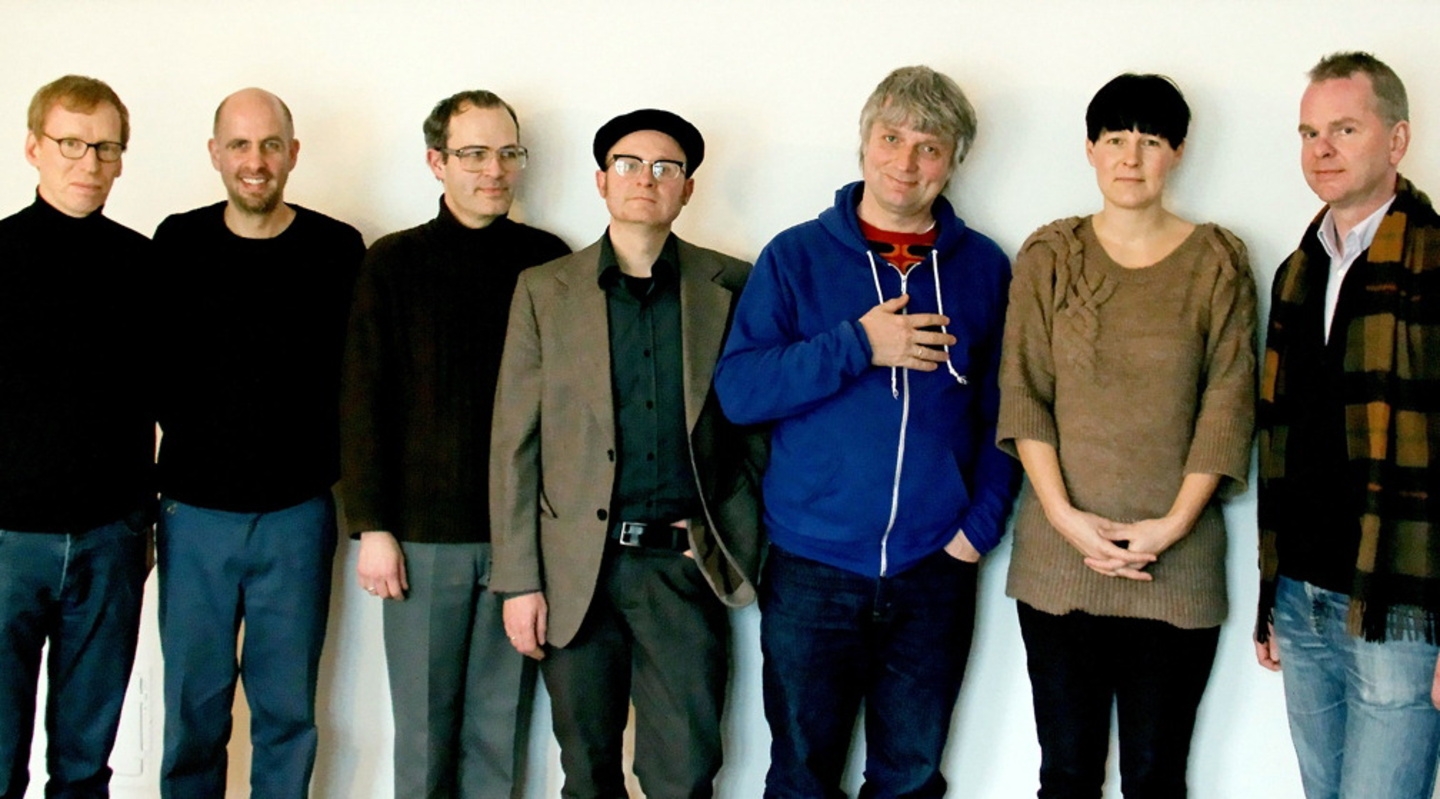 Neue Partner (v.l.n.r.): Dirk Mahlstedt, Christoph John (john management), Markus Berges, Christian Wübben, Eki Maas (alle Band), Janine Mohry (Edel:Kultur) und Wolfgang Proppe (Band)
