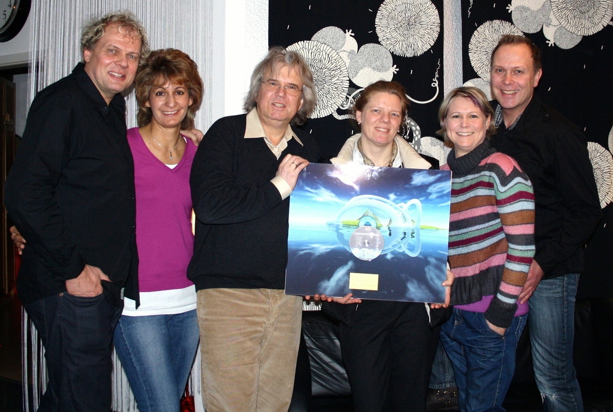 Bei der Gold-Verleihung(v.l.n.r.): Giorgio und Suna Koppehele, Dirk Hohmeyer, Karen Kassulat sowie Gabi und Martin Koppehele
