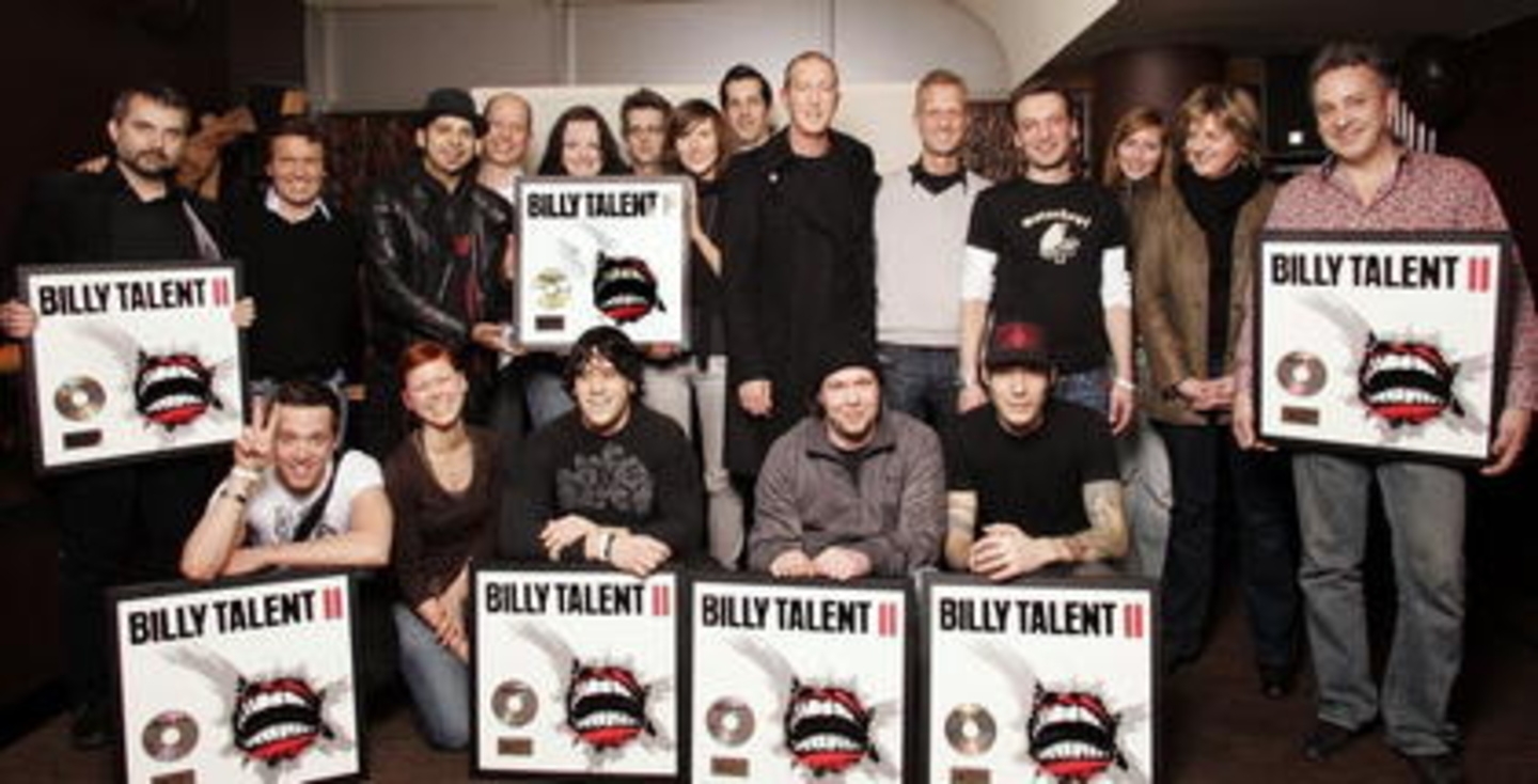 In Feierlaune: Billy Talent und das Warner-Music-Team