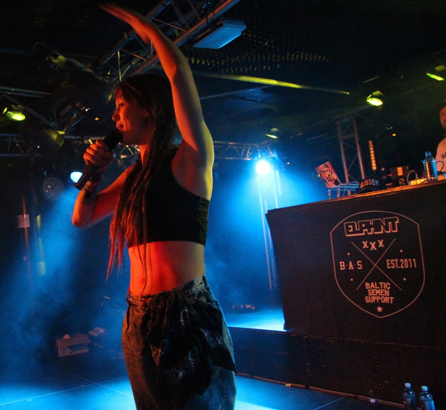 Ihr Konzert im Club Simplon gehörte zu den mit Spannung erwarteten Auftritten bei Eurosonic Noorderslag 2014: die Schwedin Elliphant