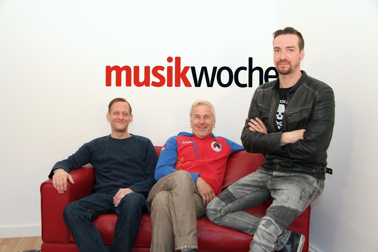 Auskunftsfreudig auf der MusikWoche-Couch (von links): Van Lange, Das Letzte Einhorn und Specki T.D. von In Extremo