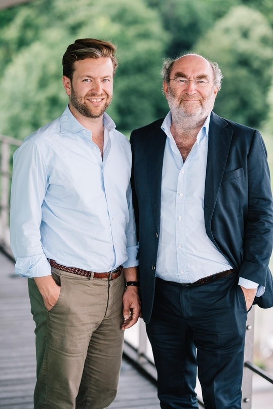 Stabübergabe im Hause Edel: der neue CEO Jonas Haentjes (links) und Edel-Gründer Michael Haentjes, der nun in den Verwaltugsrat wechselt