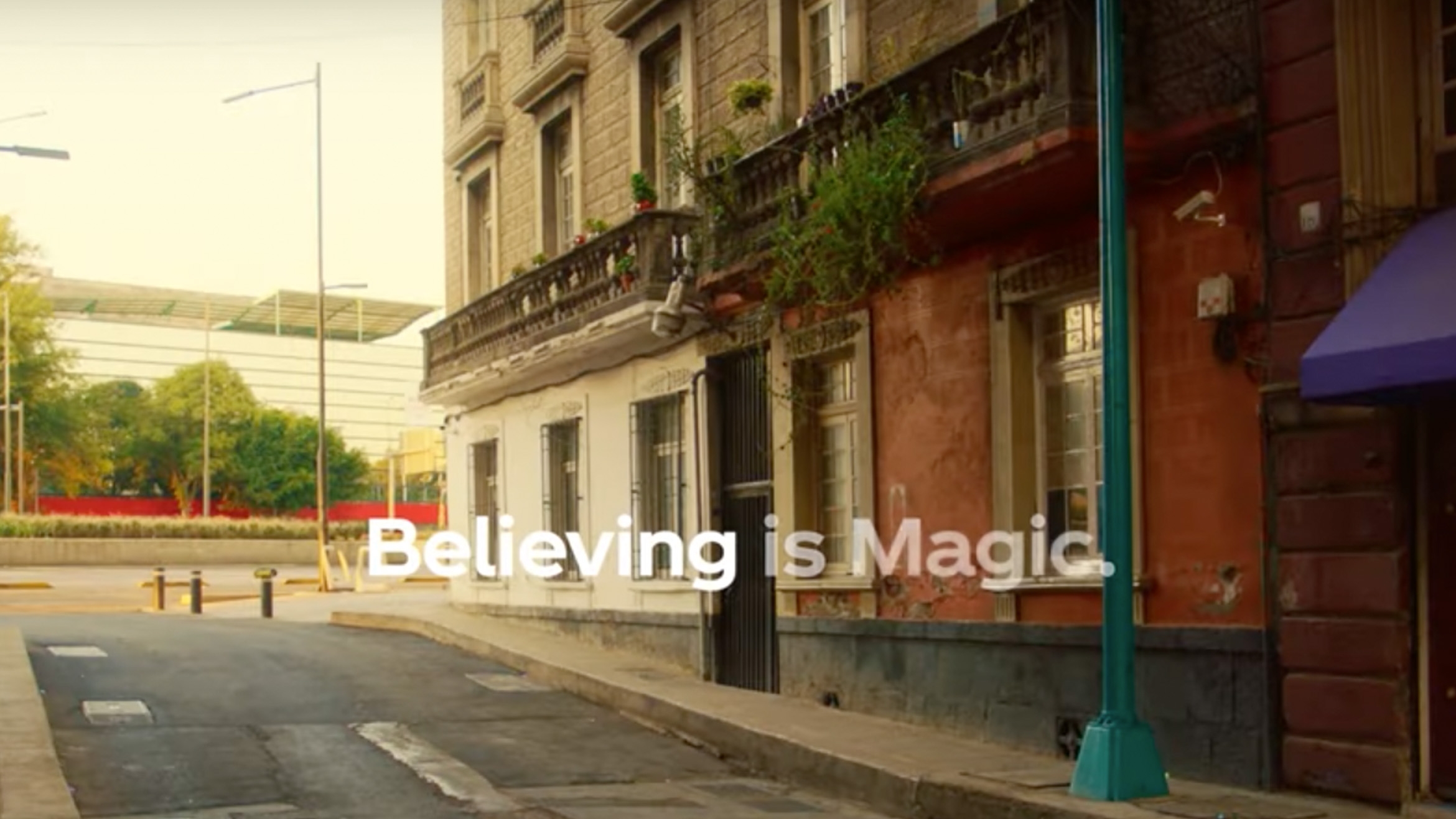 Coca-Cola startet mit „Believing is Magic" eine umfangreiche Aktivierungskampagne zur Fußballweltmeisterschaft 2022 –