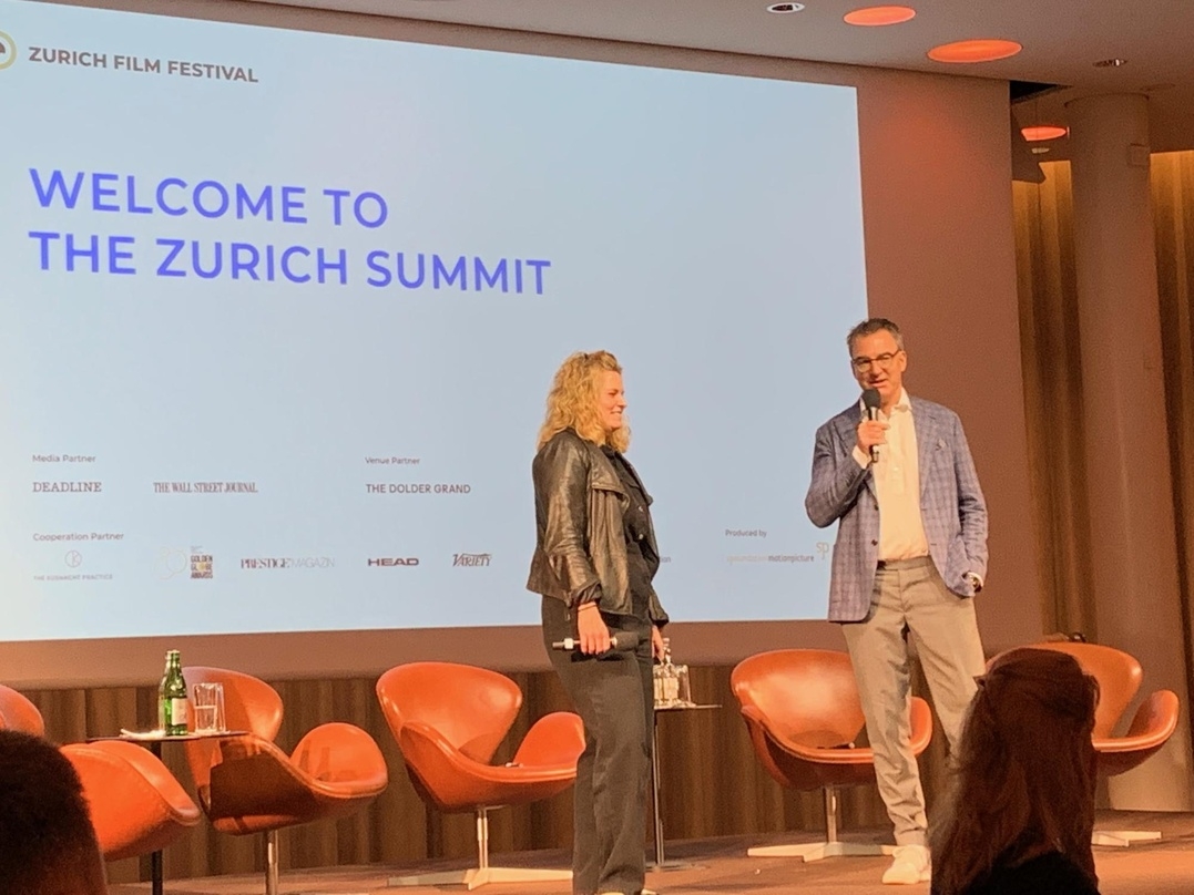 Reta Guetg, Head of Industry, und Christian Jungen, Artistic Director des ZFF, begrüßten die Gäste des Zurich Summit