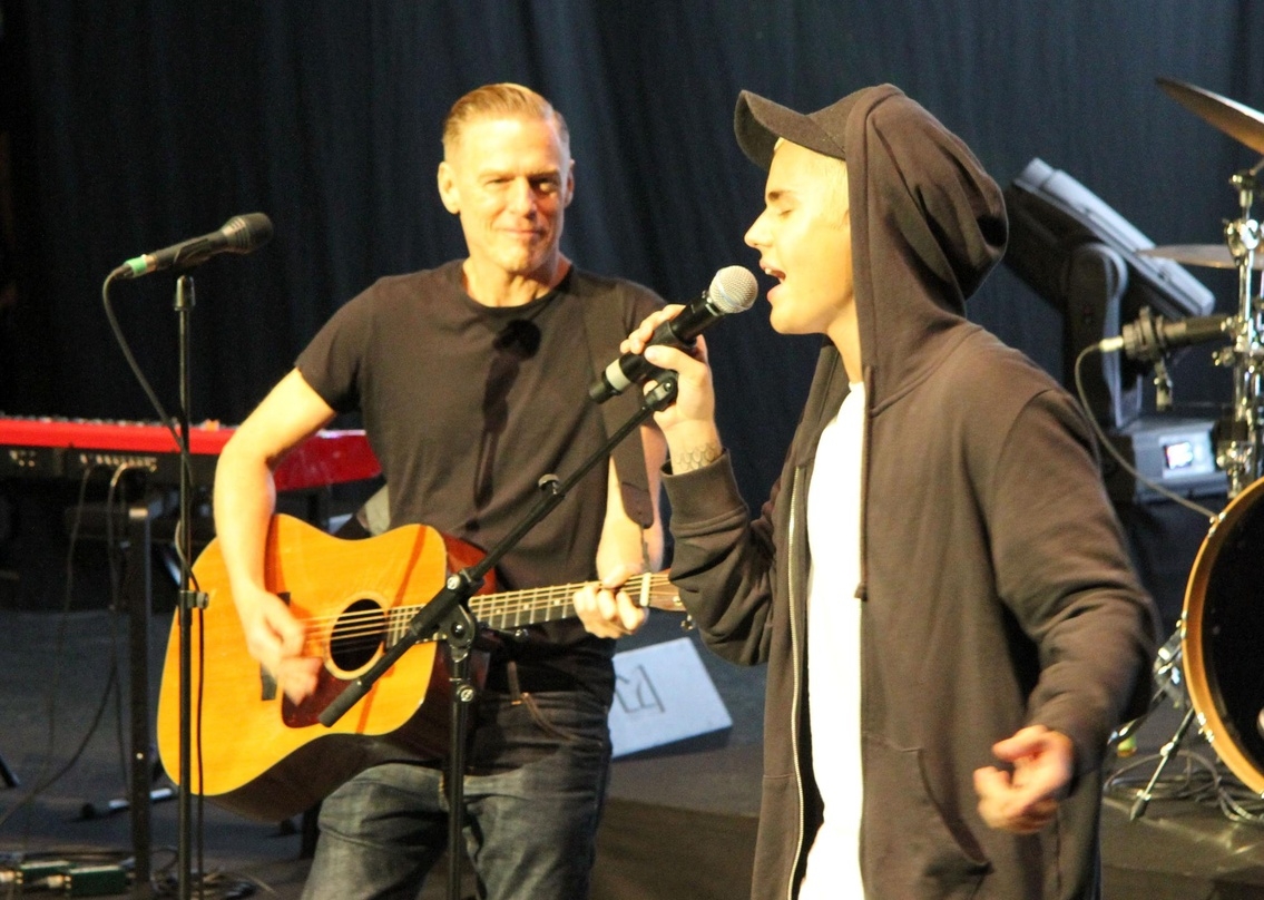Sangen gemeinsam "Baby": Bryan Adams (links) und Justin Bieber bei Universal Inside
