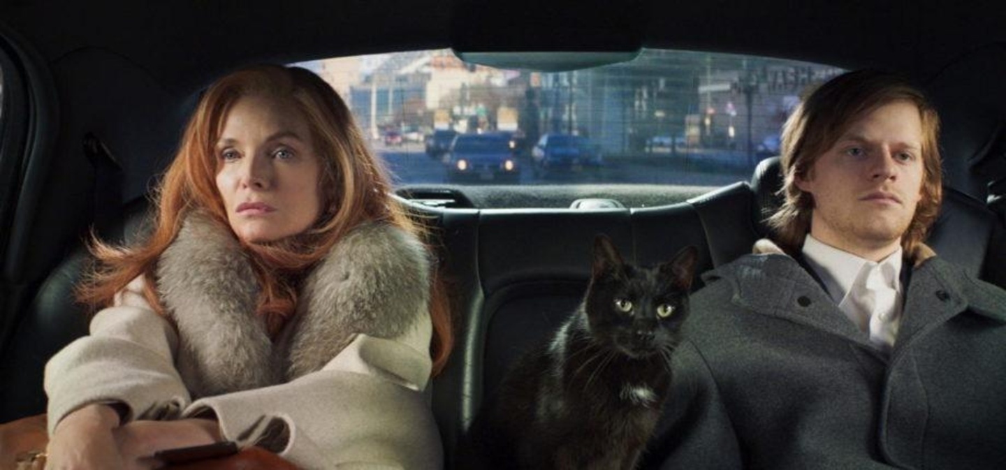 Michelle Pfeiffer, Katze und Lucas Hedges in "French Exit"