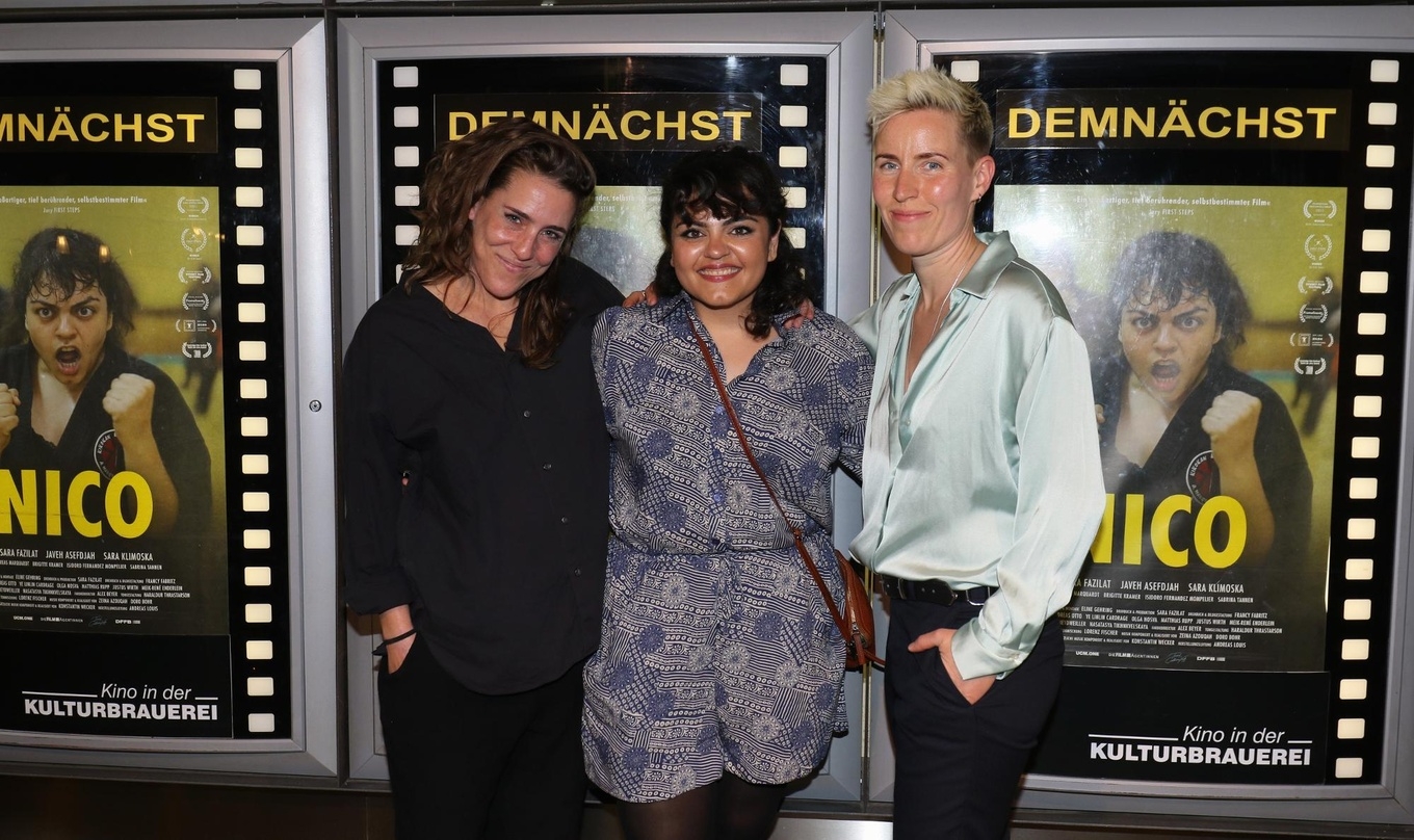 Bei der Premiere von "Nico" in Berlin (v.l.n.r): Eline Gehring (Regie, Drehbuch, Montage), Sara Fazilat (Produzentin, Drehbuch, Hauptdarstellerin), Francy Fabritz (Bildgestaltung, Drehbuch)