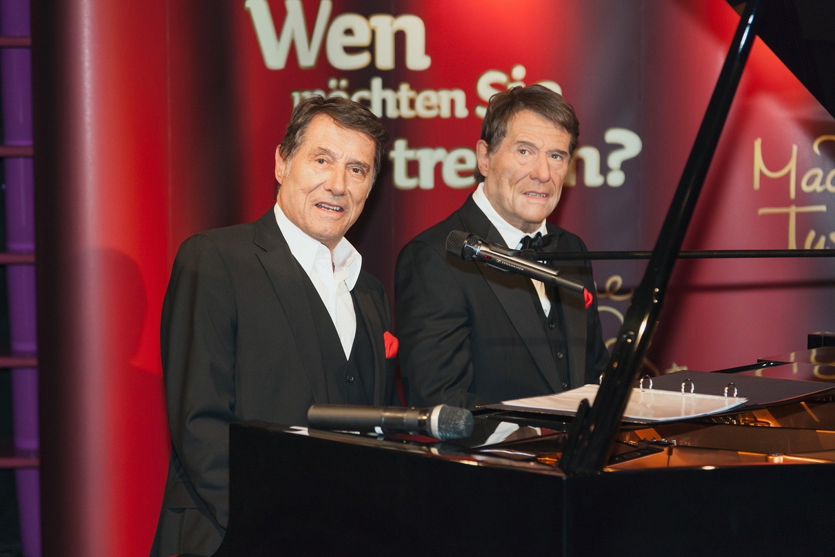 Am 15. Mai 2013 präsentierte Udo Jürgens bei Madame Tussauds in Wien sein wächsernes Ebenbild. Die rund 200.000 Euro teure Wachsfigur des österreichischen Entertainers, an der ein Künstlerteam rund vier Monate arbeitete, ist dort ab sofort im Musikraum des Wachsfigurenkabinetts neben den Doppelgängern von Falco, Christina Stürmer, Michael Jackson oder David Hasselhoff zu sehen, sitzend an einem Bösendorfer-Flügel. Udo Jürgens begleitete die Präsentation mit einem musikalischen Dank