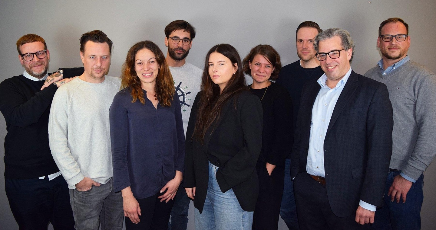 Vereinbarten die Kooperation: Balbina (5. von links) und ihre Partner