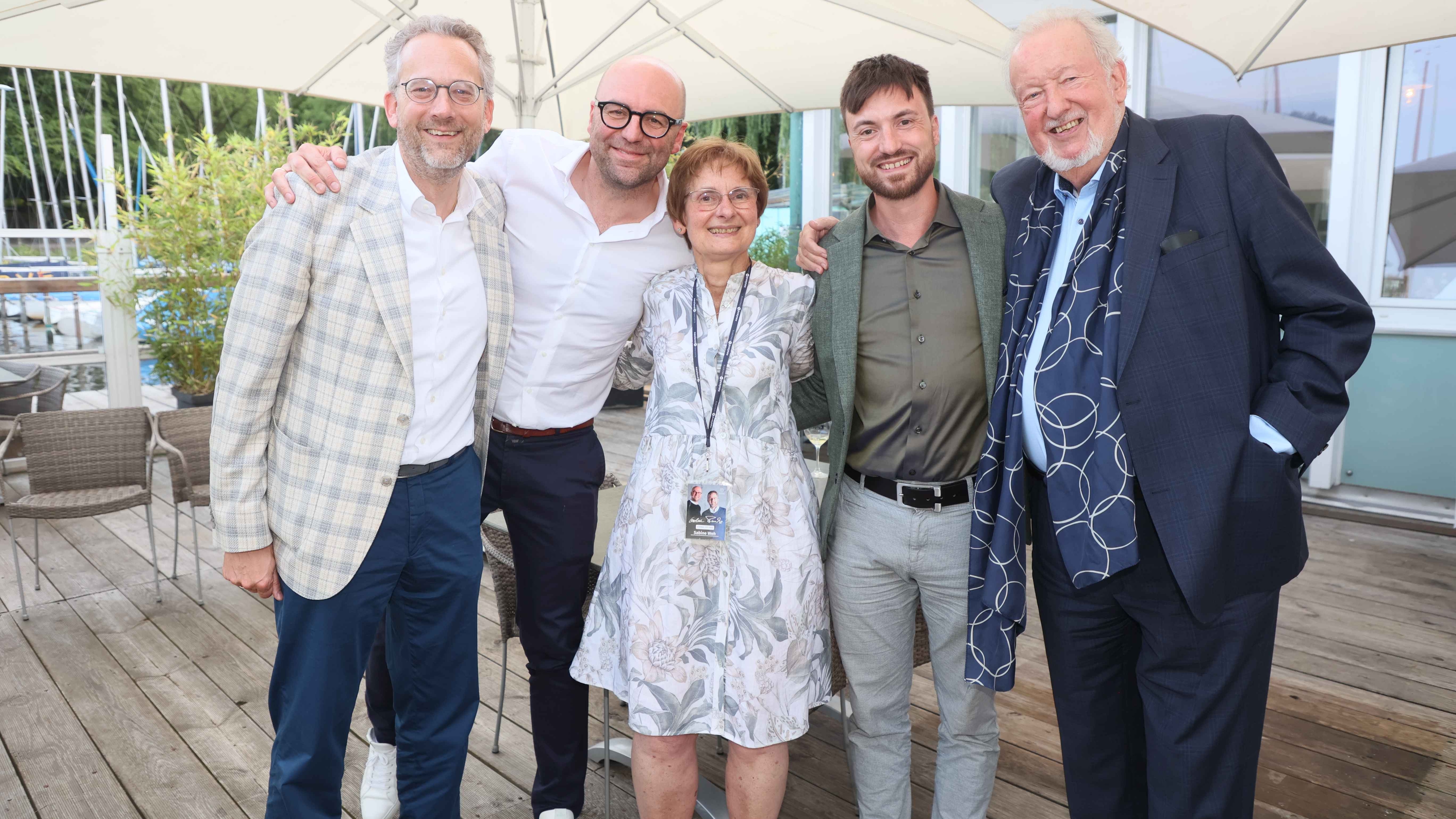 Hans Werner Funke und Pascal Funke verabschieden Sabine Weh in den Ruhestand