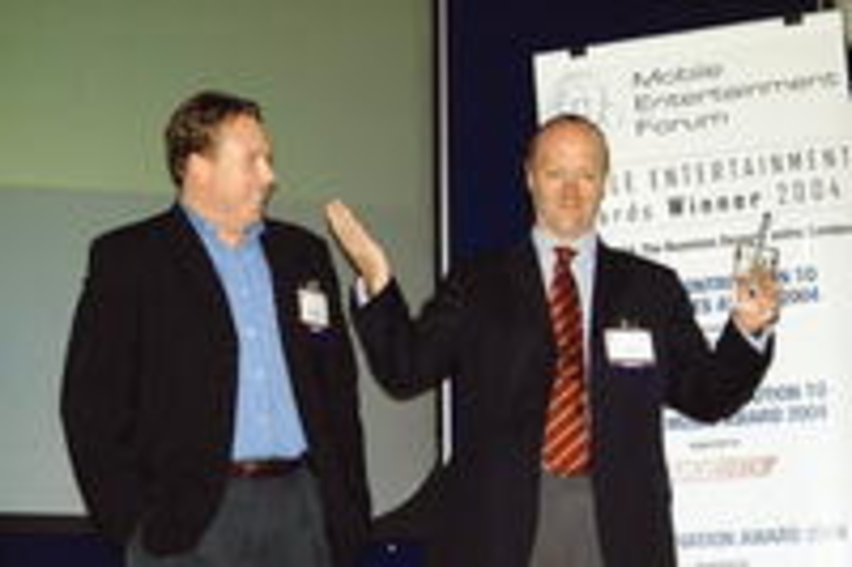 Preisträger der MEF-Awards: Justin Stockton von Eurotel (l.) und Brian Aiken von Chaoticom