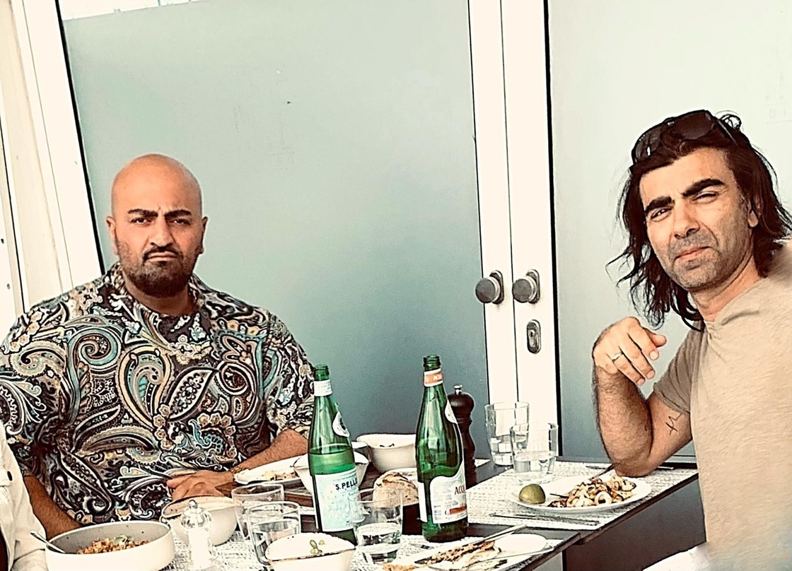 Wollen mit Warner Bros. das Rheingold heben: der unter dem Namen Xatar aktive Giwar Hajabi (links) und Fatih Akin