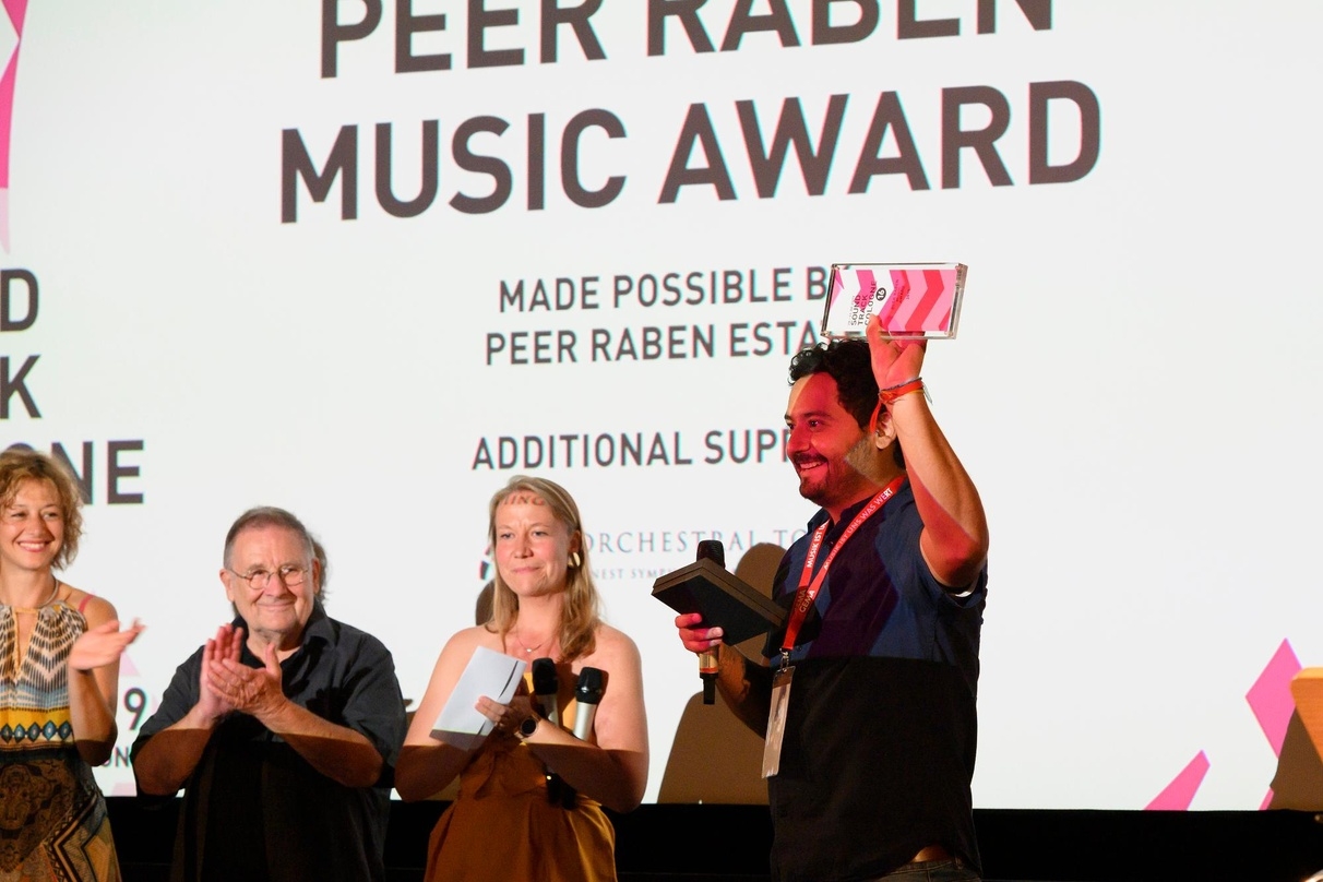 Beim Peer Raben Music Award 2019 (von links): Tessa Knapp (Medienkünstlerin), Irmin Schmidt (Can-Gründer & Komponist), Franziska Pohlmann (Regisseurin und Komponistin) und Gewinner Mateo Ojeda