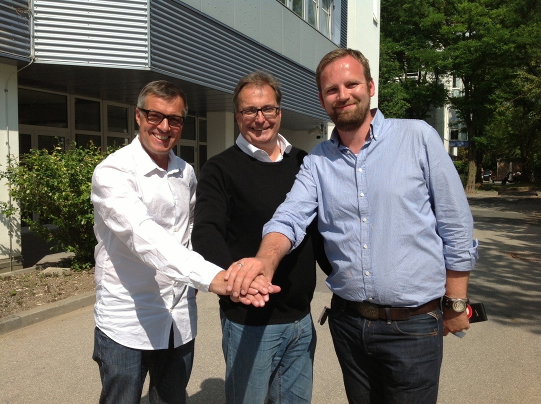 Besiegelten den Deal in Unterföhring (von links): Harry Seedorf (Seedorf TV), Jörg Mandt (Bauer Entertainment) und Christian Legler (Studio D4)