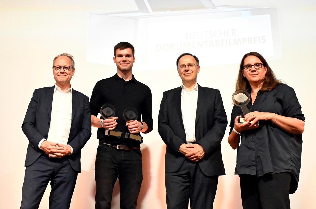 SWR-Intendant Kai Gniffke, Franz Böhm, MFG-Geschäftsführer Carl Bergengruen und Maria Speth bei der Verleihung des Deutschen Dokumentarfilmpreises