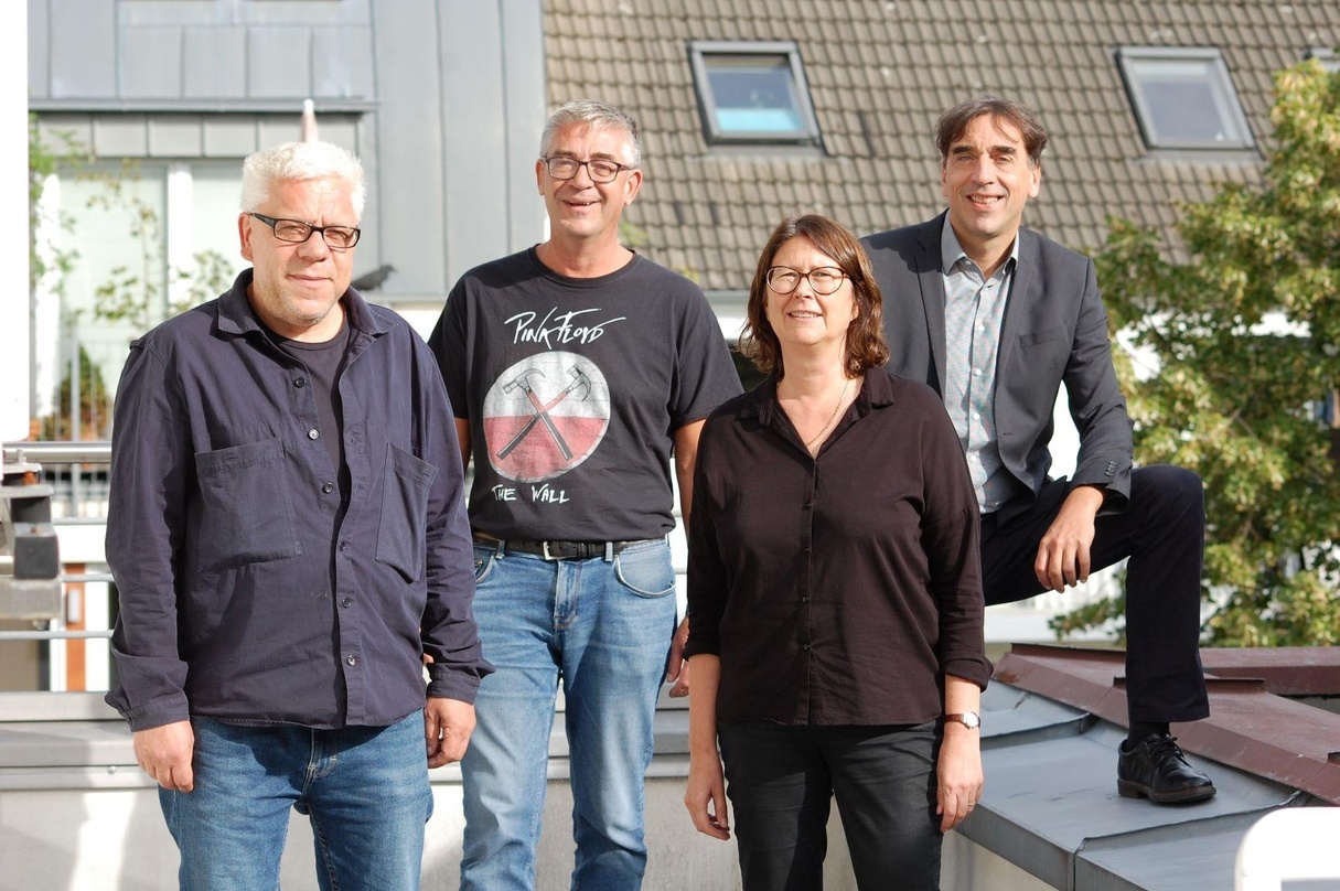 Freuen sich auf die Zusammenarbeit mit Harmonia Mundi : (von links). Stefan Strüver (PIAS) sowie Tom Willinck, Manuela Nikele und Andres Hubmann von Bertus