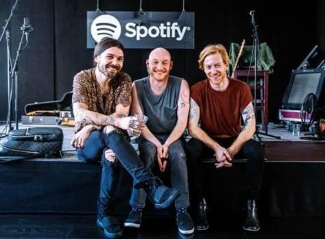Kamen zur Spotify Session nach Berlin (von links): Simon Neil, Ben Johnston und James Johnston von Biffy Clyro