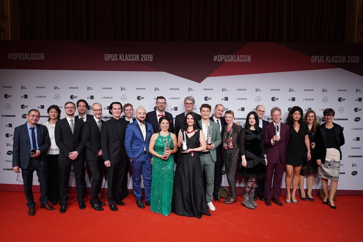 Internationales Aufgebot: die Künstler und das Team von Warner Classics bei der Verleihung des Opus Klassik im Konzerthaus Berlin