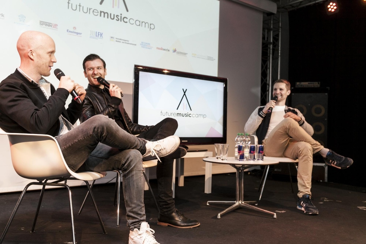 Beim Future Music Camp 2015 (von links): Alexander Neipp und Daniel Grunenberg im Gespräch mit Projektleiter Steffen Geldner