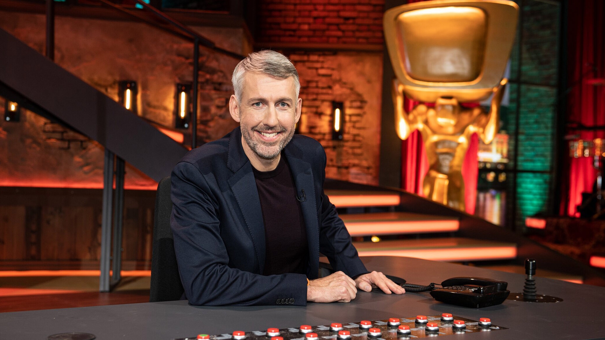 „TV total“ startet am Mittwoch, den 10. November, um 20:15 Uhr, wöchentlich auf ProSieben "mit Nippelboard und den Heavytones". Gastgeber wird Grimme-Preisträger Sebastian Pufpaff.