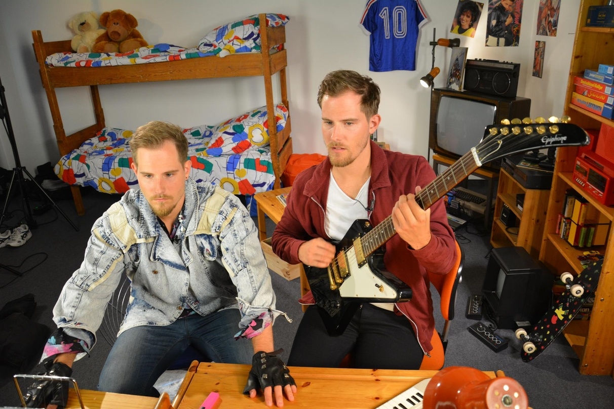 Die Clips von Dennis und Benni Wolter zur WDR-YouTube-Serie "Das waren die 80er" entstehen in einem typischen Jugendzimmer dieser Zeit
