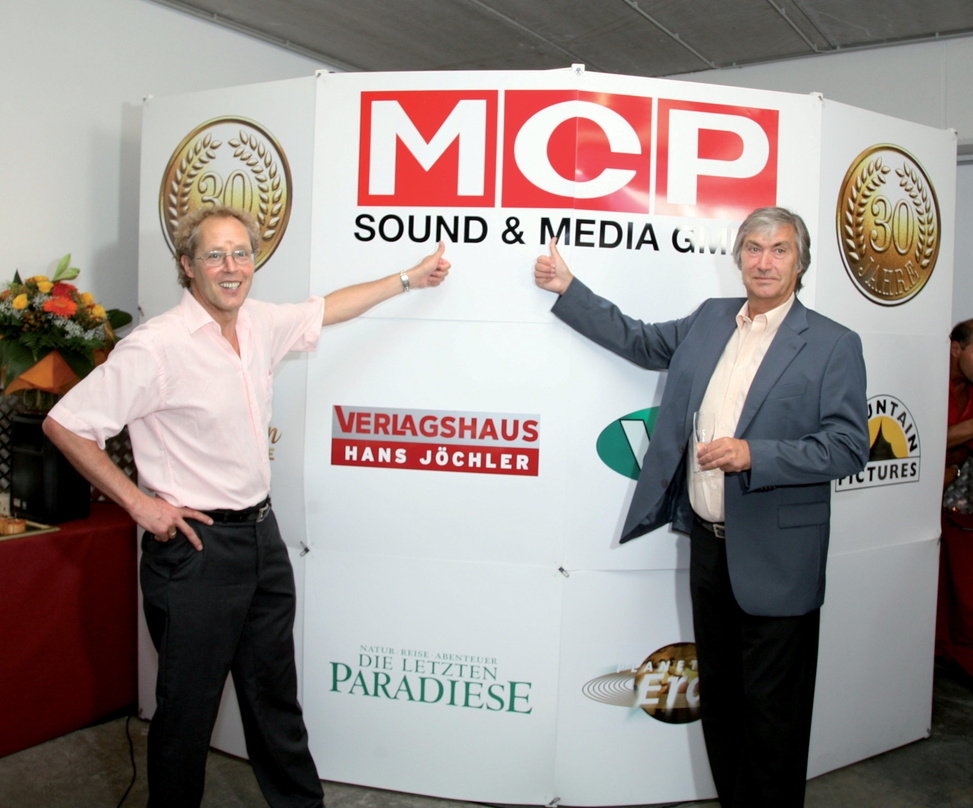 Sieht sich gezwungen, bei MCP Veränderungen vorzunehmen: Geschäftsführer Karl Krajic (links), hier mit Firmengründer Hans Jöchler auf einem Bild zum 30jährigen Firmenjubiläum im Jahr 2007