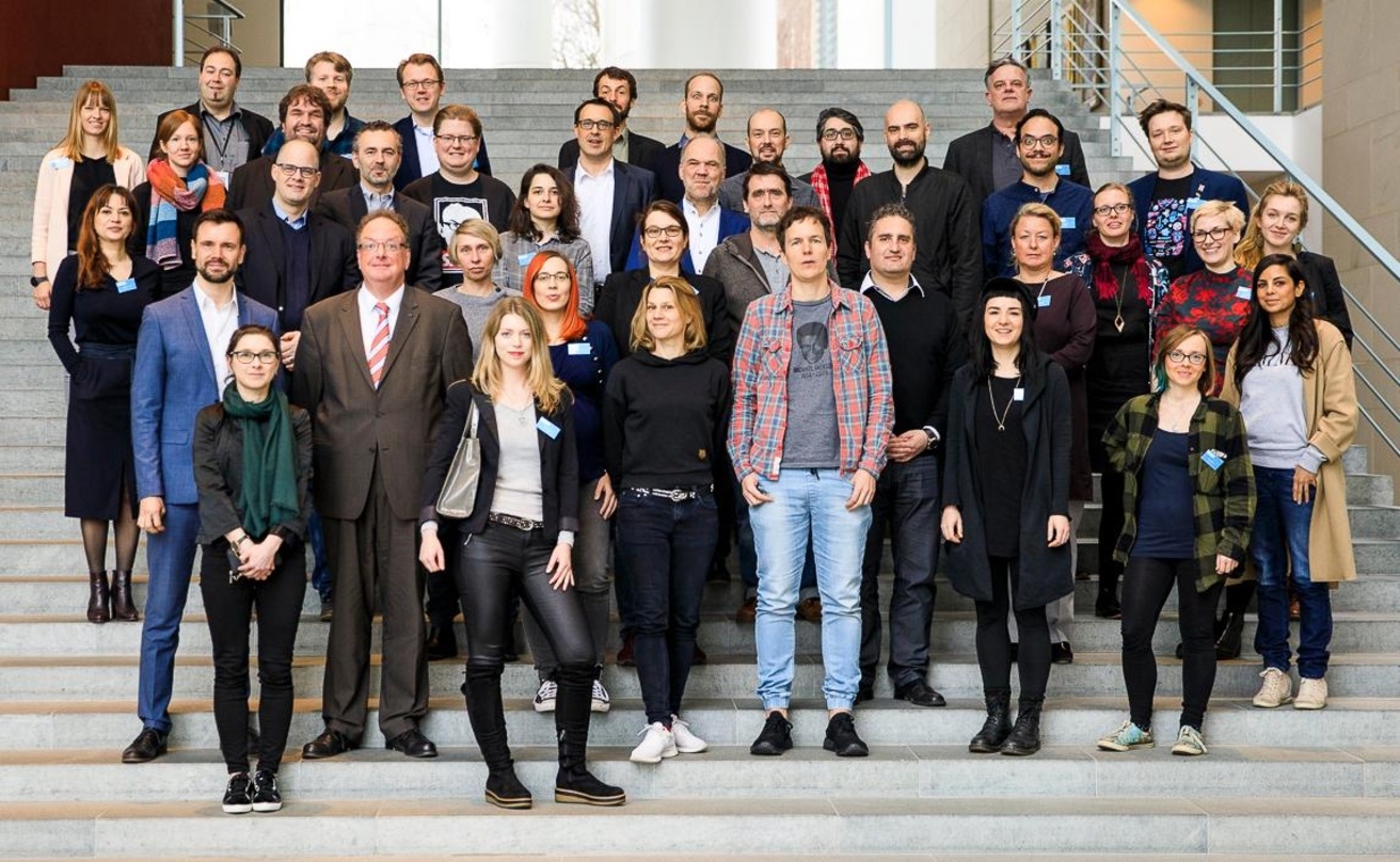 Die Jury des Deutschen Computerspielpreises 2019. In diesem Jahr sitzt auch GamesMarkt-Chefredakteur Stephan Steininger in der Entscheiderrunde. 