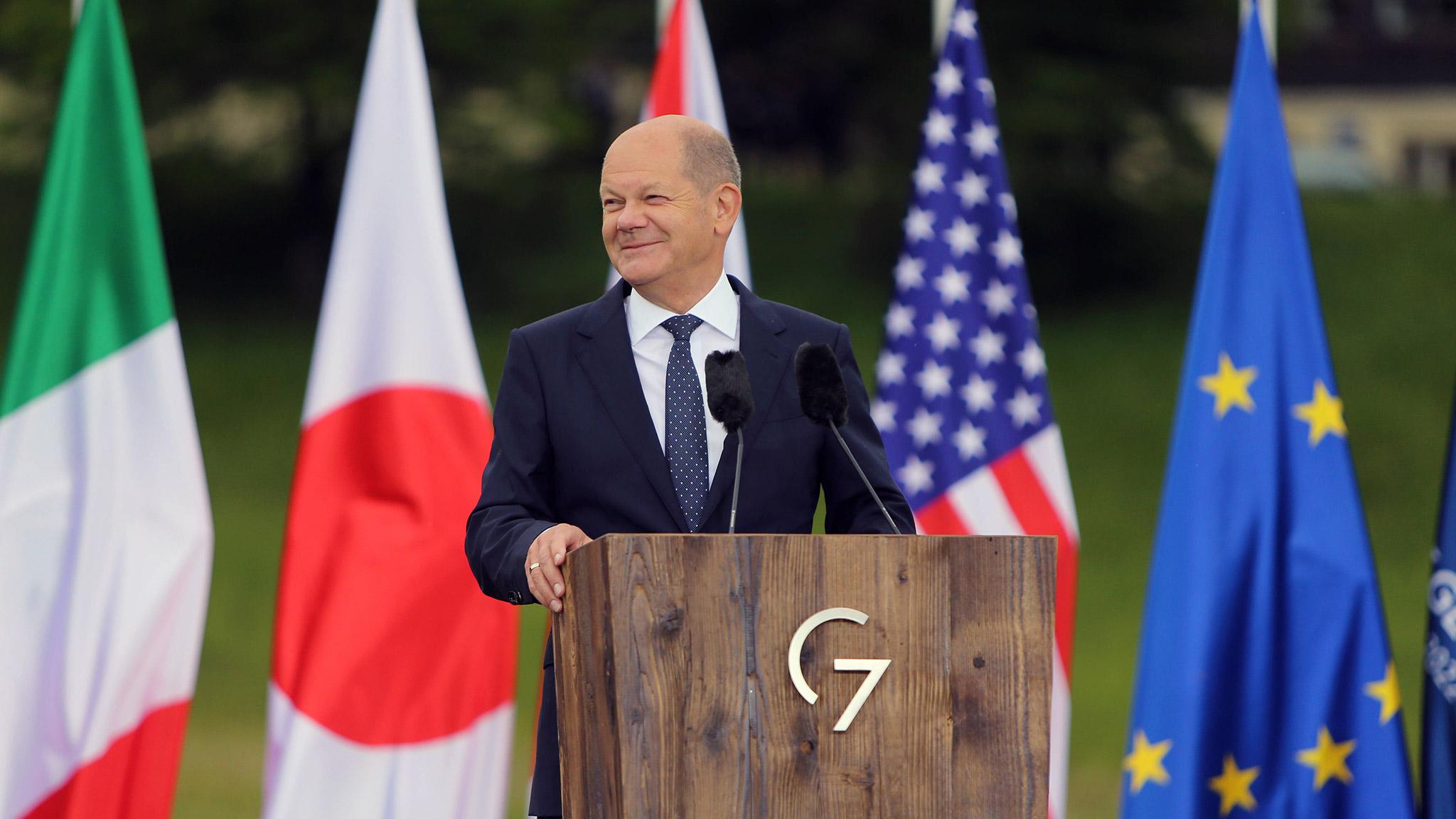 Eine flapsige Antwort  für Rosalia Romaniec von der Deutschen Welle: Olaf Scholz bei der Abschlusspressekonferenz zum G7-Gipfel in Schloss Elmau – 