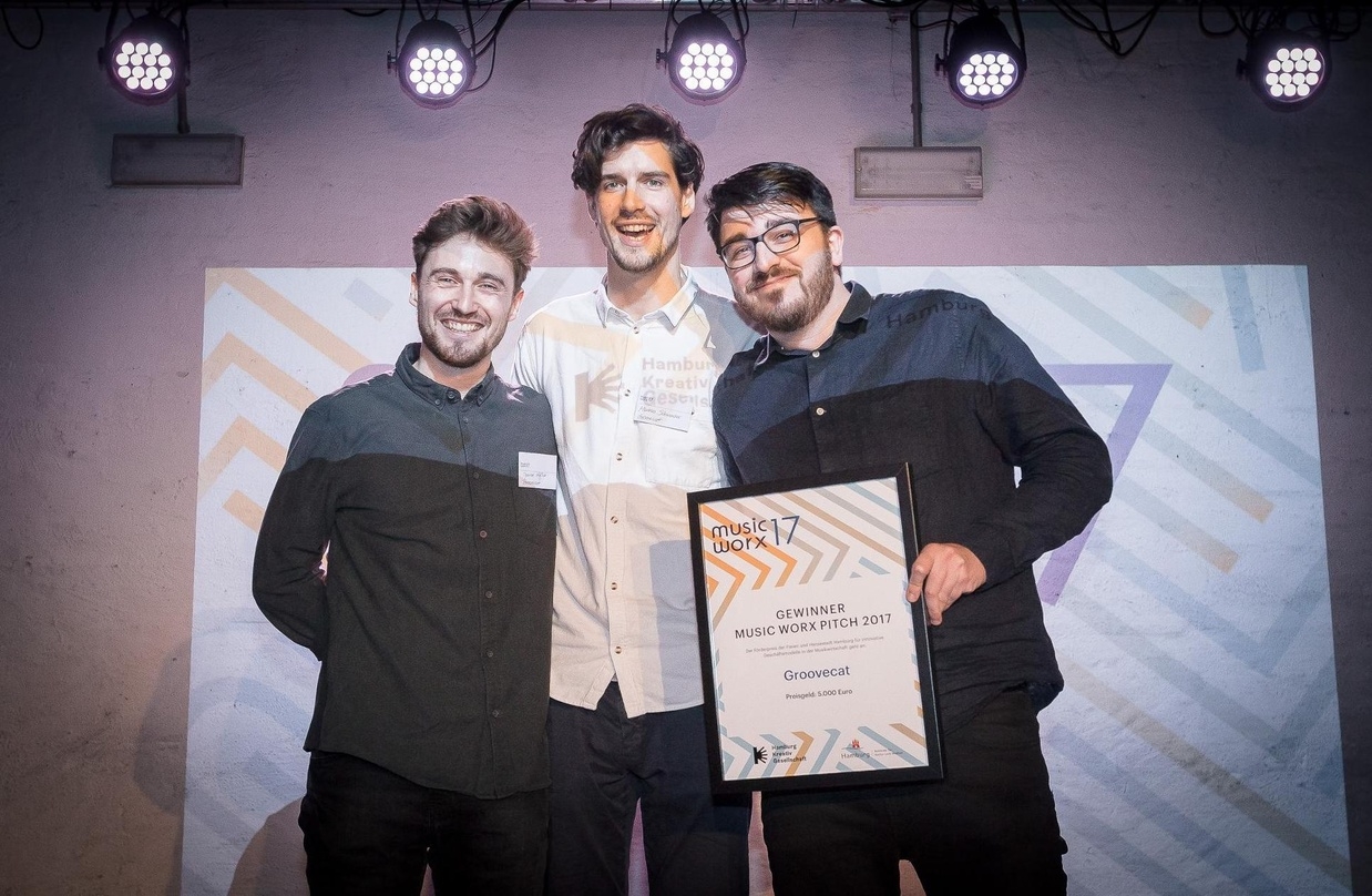 Freuen sich über den Förderpreis von Music Worx (von links): Jakob Höflich, Markus Schwarzer und Joshua Weikert
