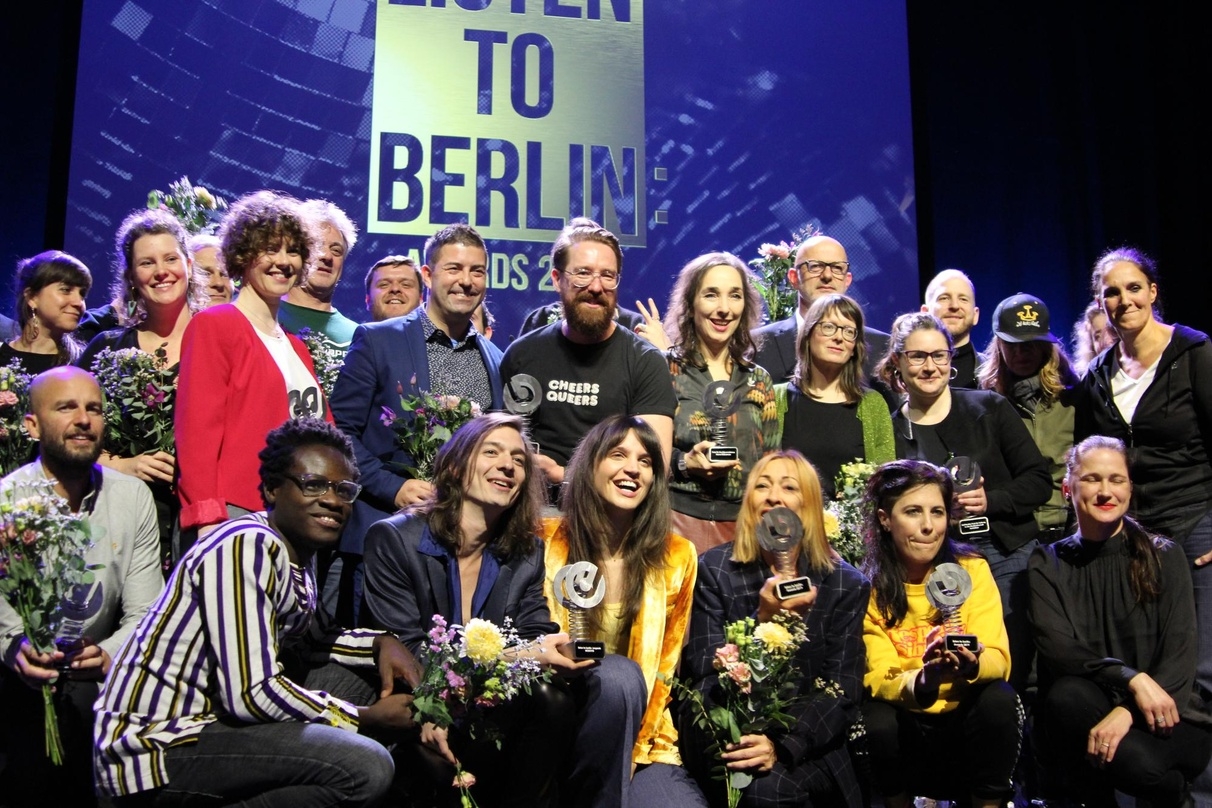 Bei der Award-Verleihung im Kesselhaus: die Organisatoren, Laudatoren und Gewinner der Listen To Berlin: Awards