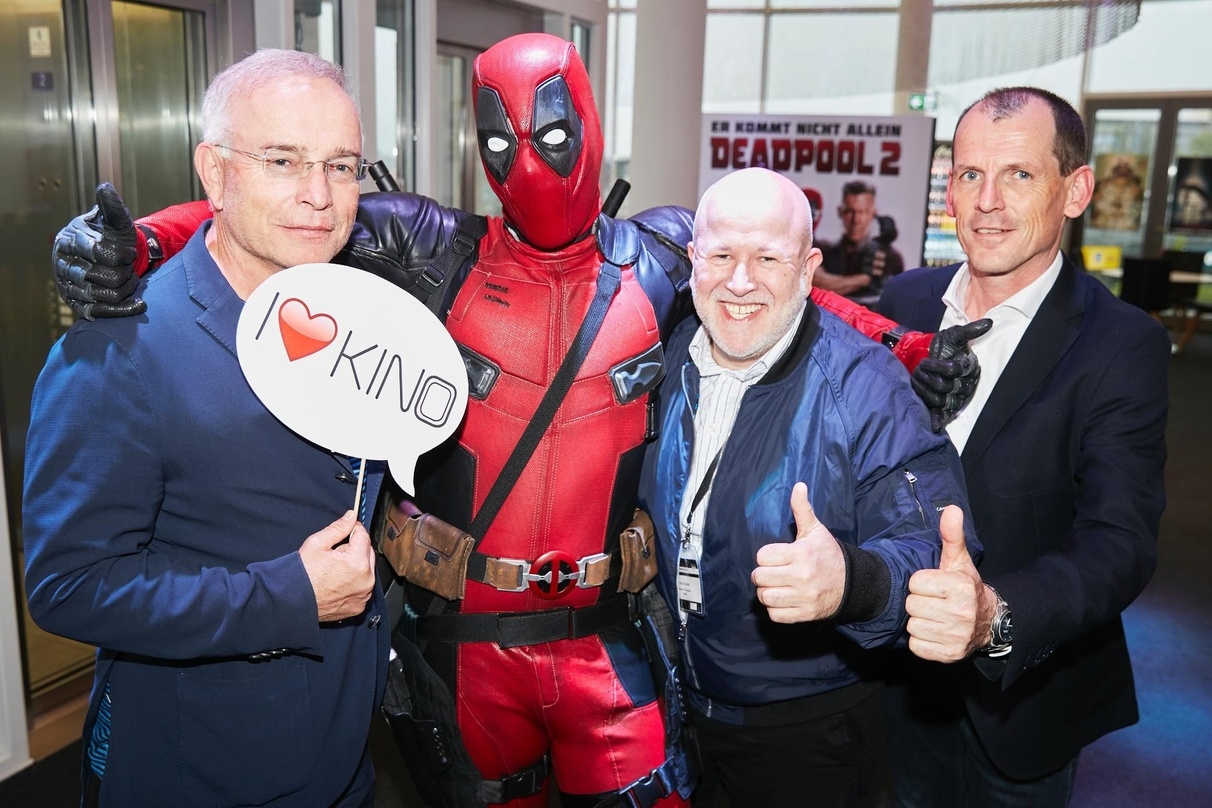 Schon am Montagabend wurde die KINO 2018 mit einem Warm-Up im Cineplex Baden-Baden eröffnet. Als Gäste durfte Deadpool dort u.a. Thomas Negele, Kurt Schalk und Ralf Holl begrüßen