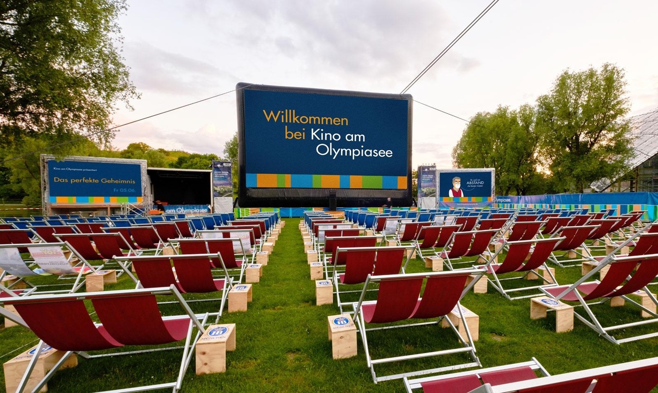 Ab 21. Mai kann man es sich bei Kino am Olympiasee wieder im Liegestuhl bequem machen